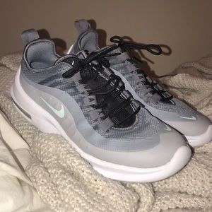 Nike Air max size woman’s size 7